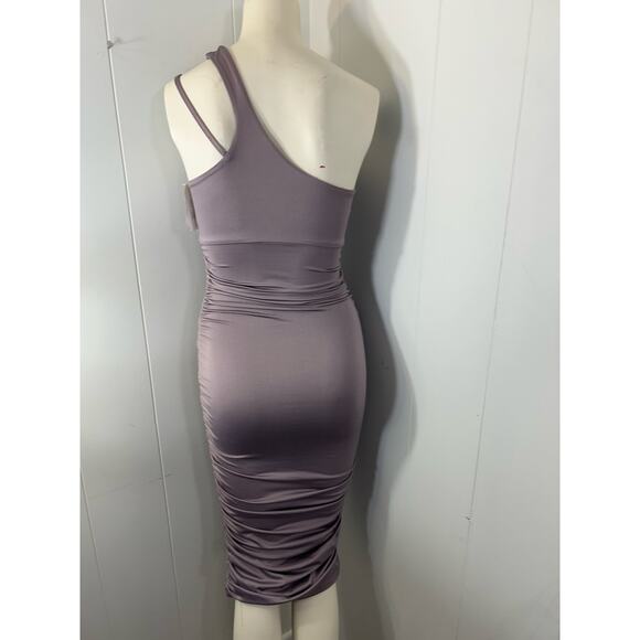 k THE FASHION POET Asymmetrical Neck Ruched Dress in Orchid. Size Small - Picture 4 of 6